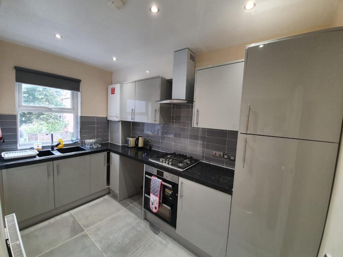 London Modern 4 Bedroom Apartment 외부 사진