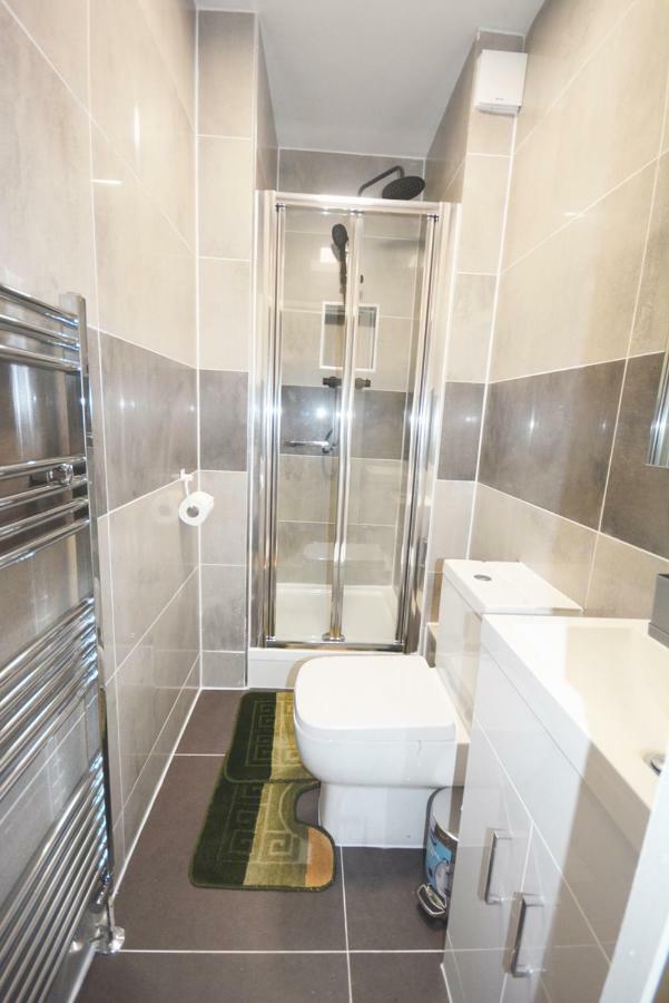 London Modern 4 Bedroom Apartment 외부 사진