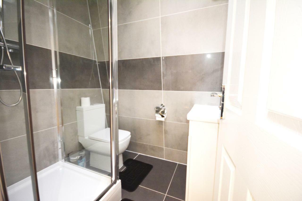 London Modern 4 Bedroom Apartment 외부 사진