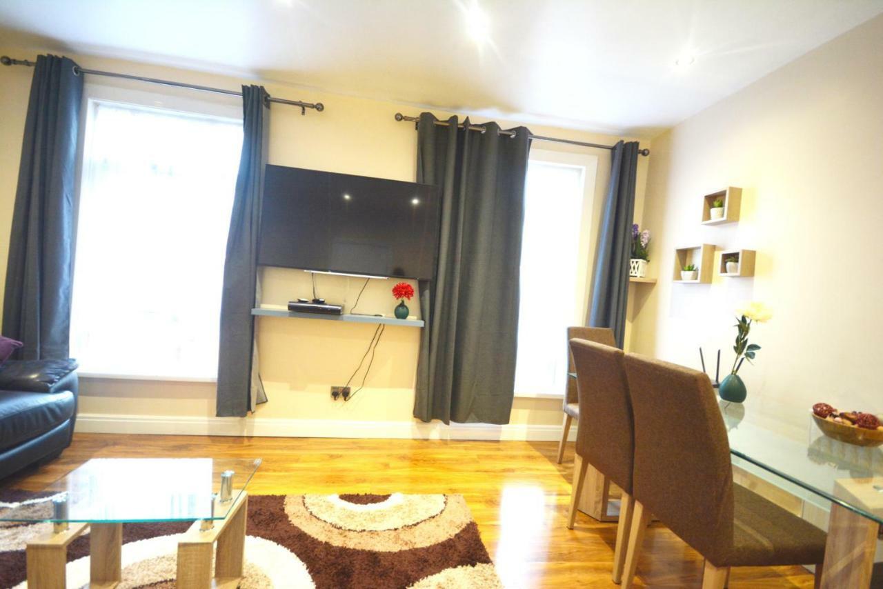 London Modern 4 Bedroom Apartment 외부 사진