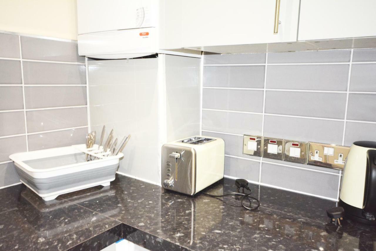 London Modern 4 Bedroom Apartment 외부 사진