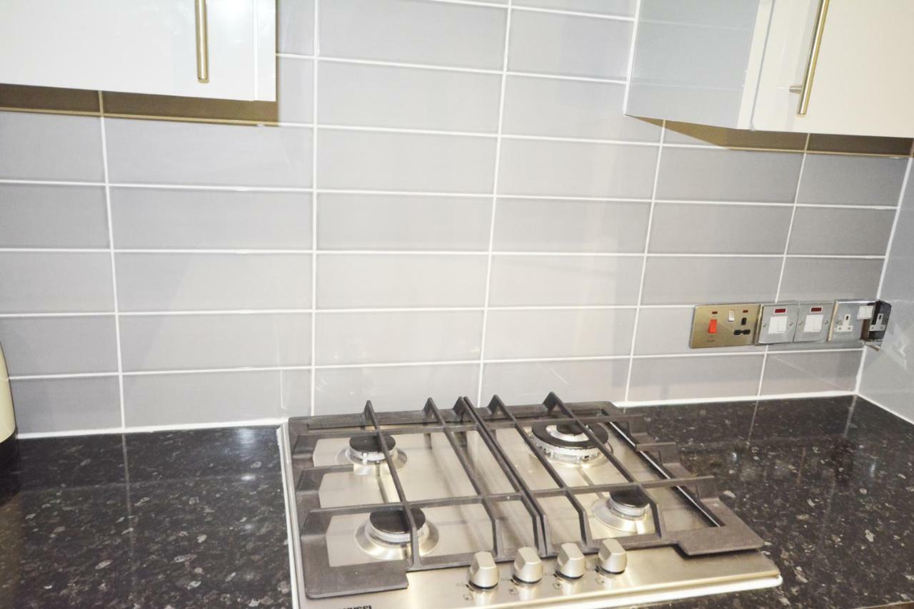 London Modern 4 Bedroom Apartment 외부 사진