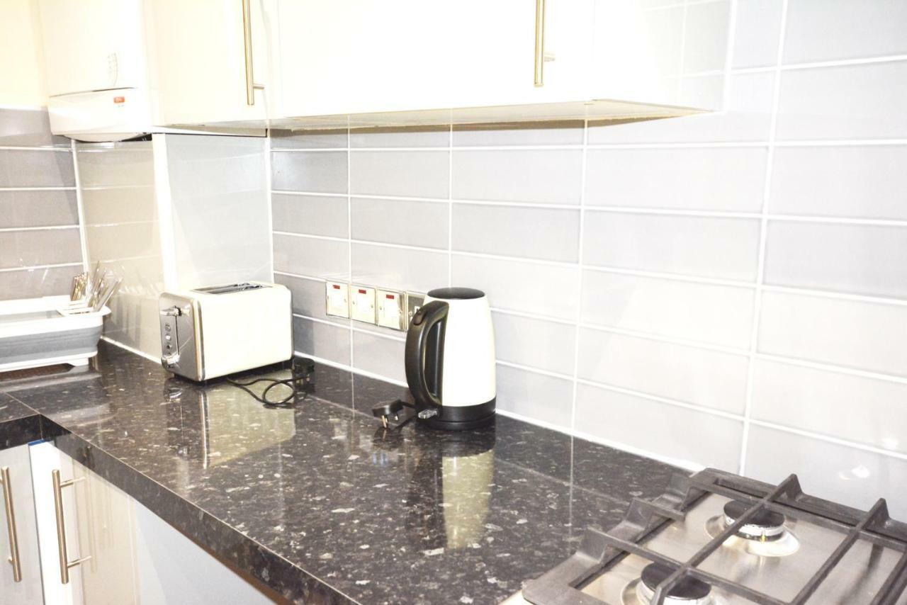 London Modern 4 Bedroom Apartment 외부 사진
