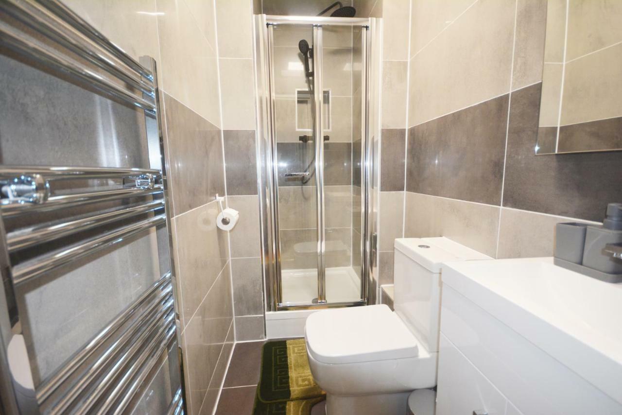 London Modern 4 Bedroom Apartment 외부 사진