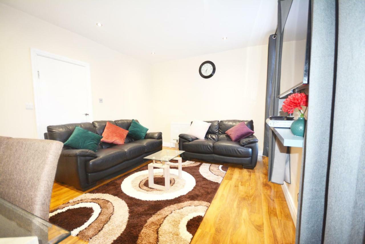 London Modern 4 Bedroom Apartment 외부 사진