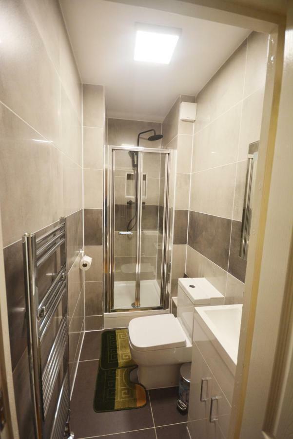 London Modern 4 Bedroom Apartment 외부 사진