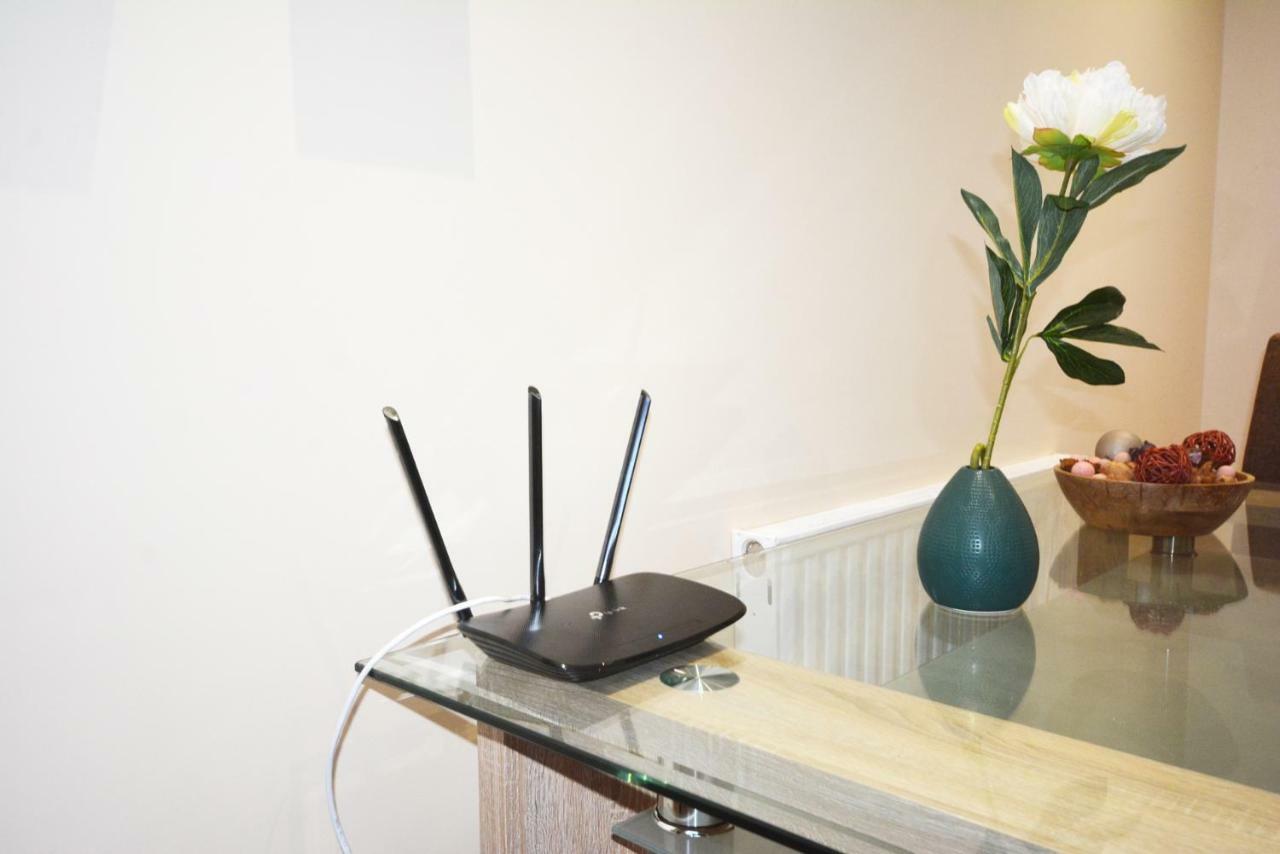 London Modern 4 Bedroom Apartment 외부 사진