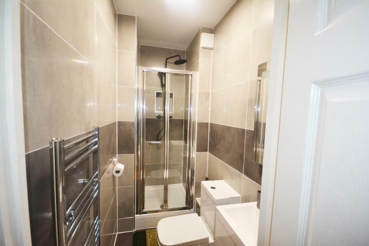 London Modern 4 Bedroom Apartment 외부 사진