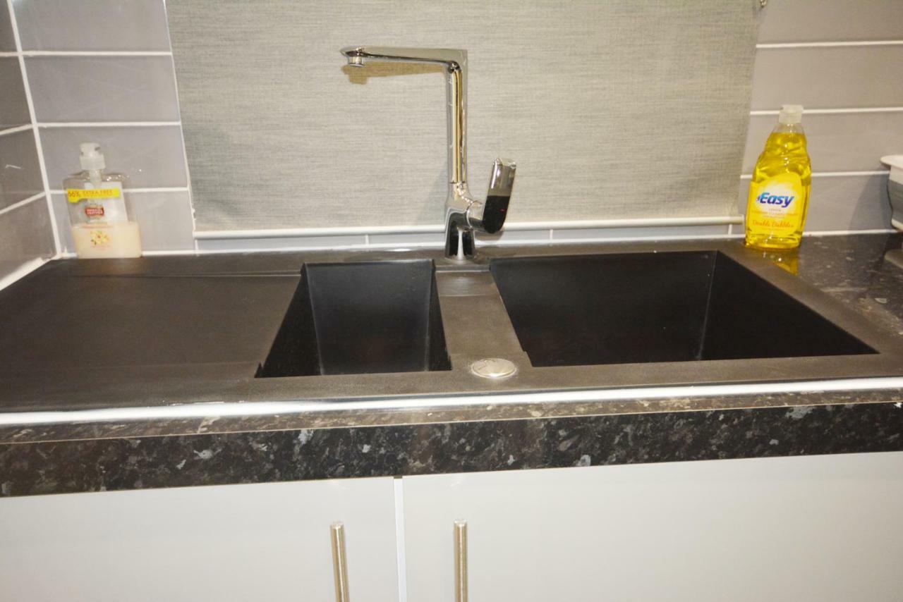London Modern 4 Bedroom Apartment 외부 사진