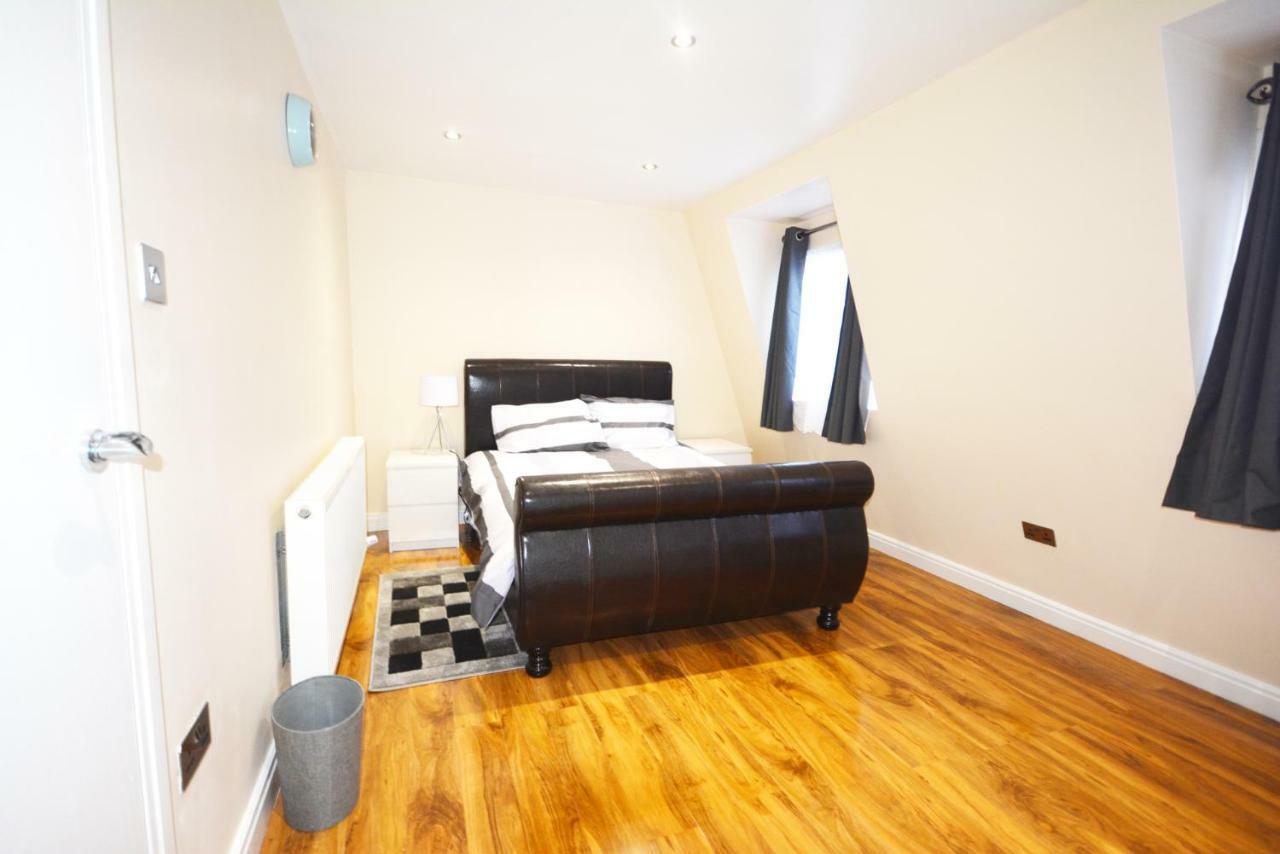 London Modern 4 Bedroom Apartment 외부 사진